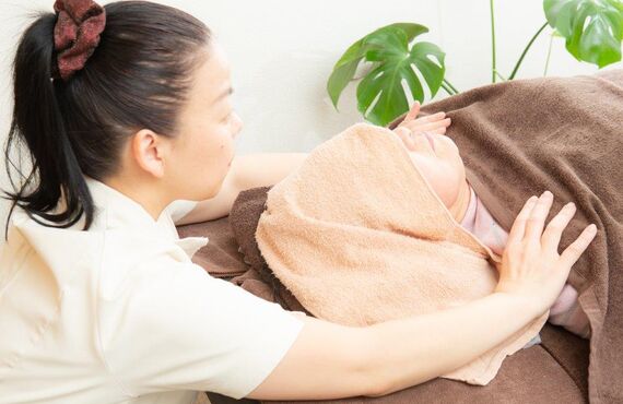 藤沢市の辻堂にあるサロンで辛い肩こりを改善へと導く施術を行っております