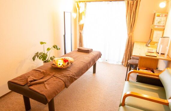 藤沢市辻堂にあるサロンでは猫背にお悩みの方に最適な施術を行っております